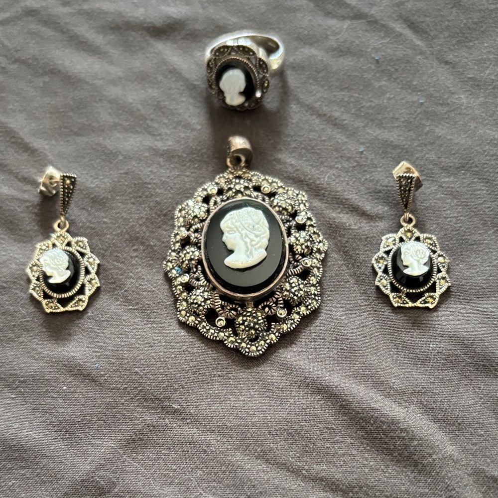 Vintage-Style Black and White  925 Cameo Pendant and Earring Set - Women Jewelry